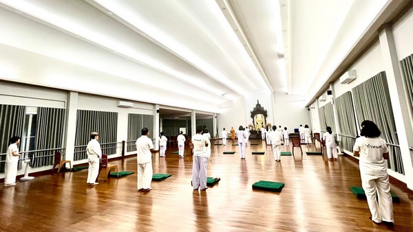 บรรยากาศร่มรื่นภายในศูนย์ปฏิบัติธรรมอริยะสิริ