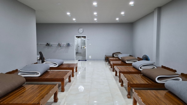 อาคารปฏิบัติธรรมและที่พัก