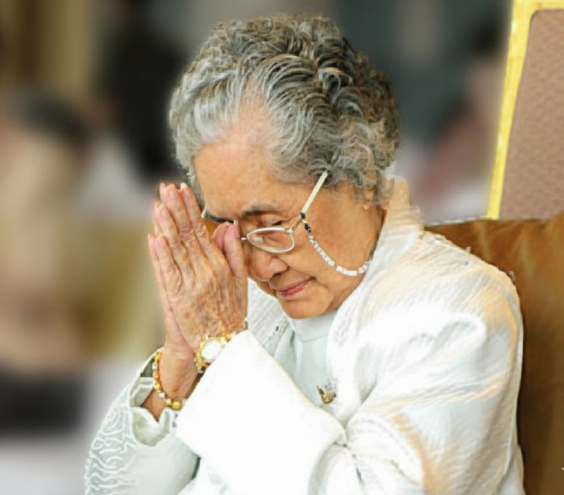คุณแม่สิริ กรินชัย